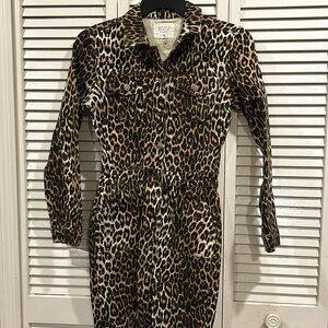 COPY - Chic bodycon jumpsuit. 80s looking suit.